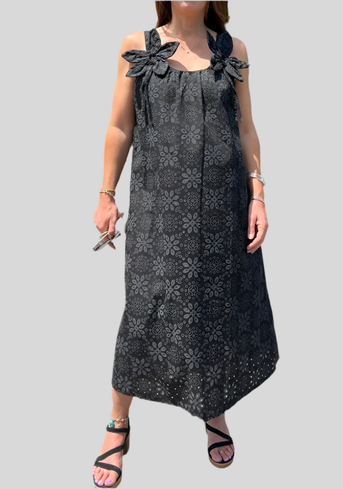 Robe Giulia – Une touche de romantisme noir pour les beaux jours